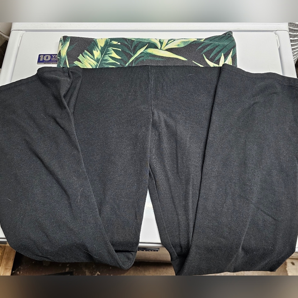 Victoria Secrets  Flare Fold Over Waistband Yoga Pants Tropical Print Fold EUC